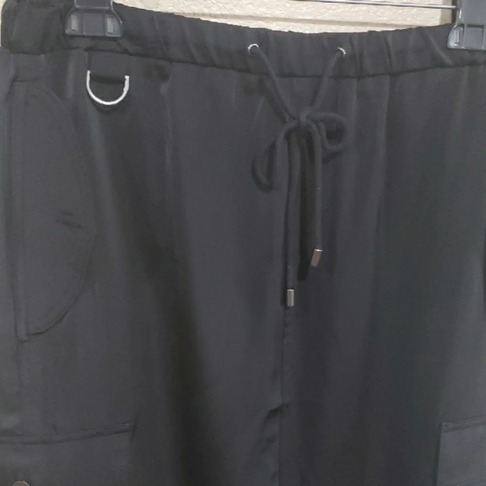 Women Black Cargo Skirt - Picture 4 of 4